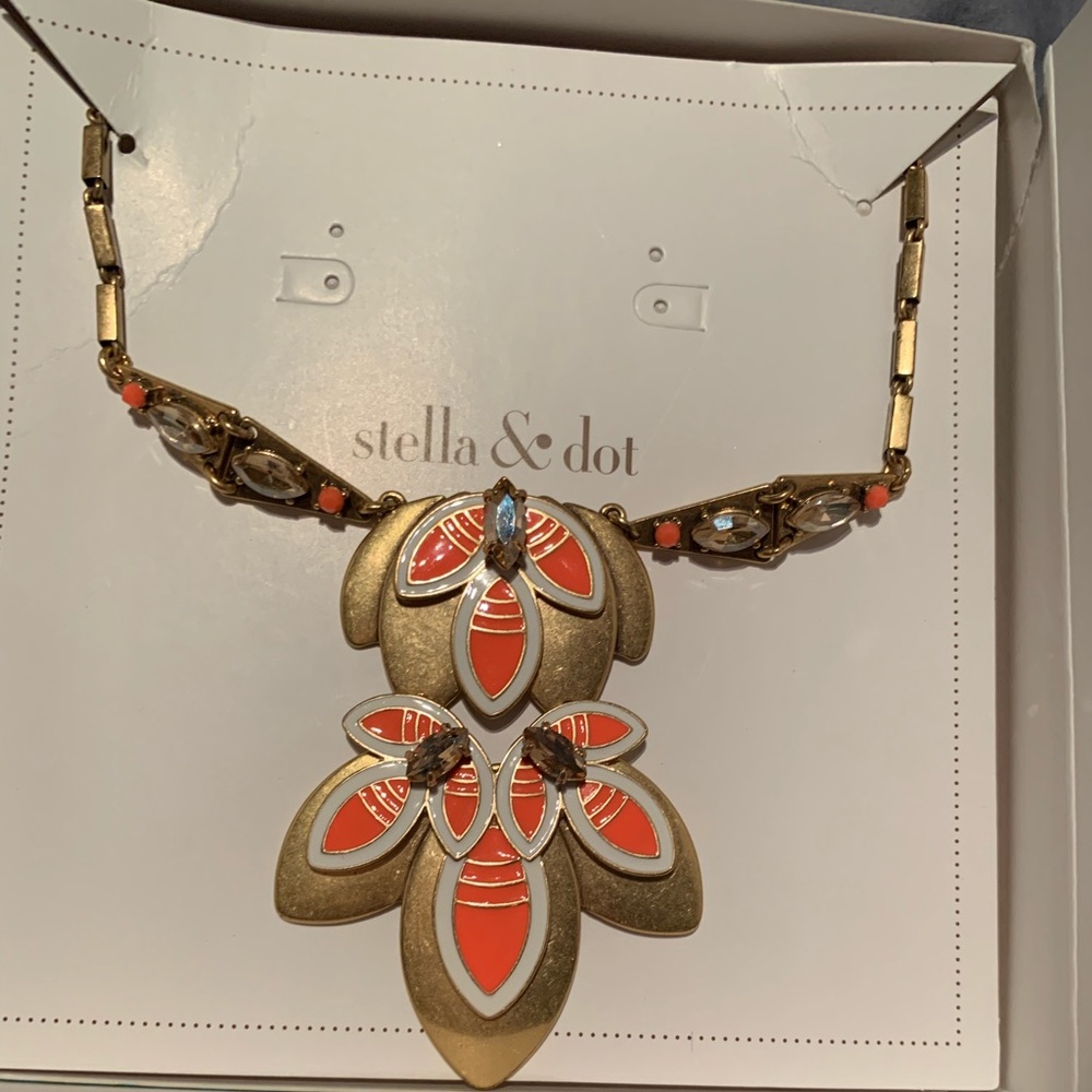 Stella & Dot Hibiscus necklace